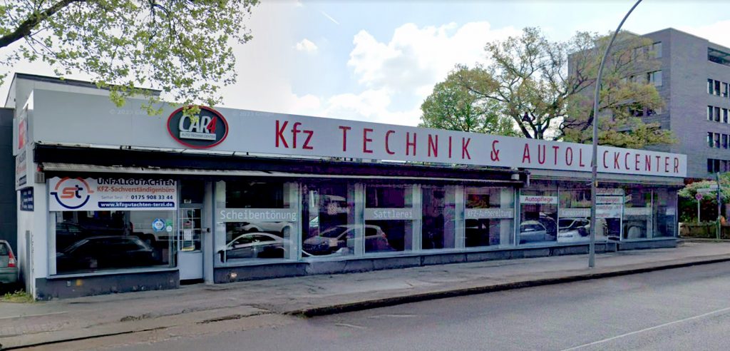 Perspektive der Car 4 Auto Technik Center Aussenwerbung mit [z.B. zusätzlichem Leuchtkasten oder Fensterbeklebung]. [Bülent Suat Engüzel]