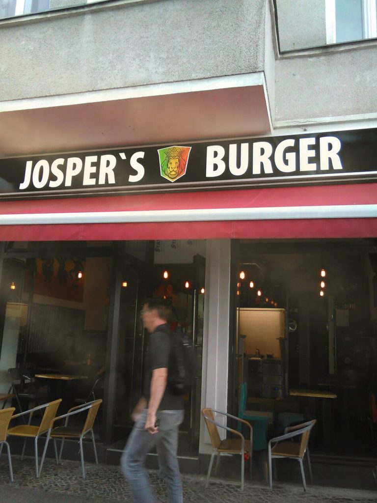 Jospers Burger – Nachtaufnahme Außenwerbung